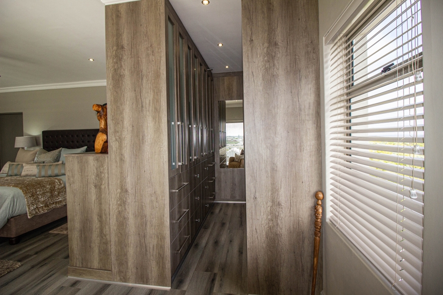 6 Bedroom Property for Sale in Kleinbaai Western Cape